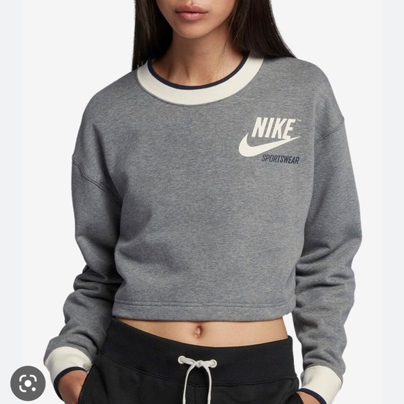 Nike sportswear reversible cropped sweatshirt in size XS - Picture 4 of 4